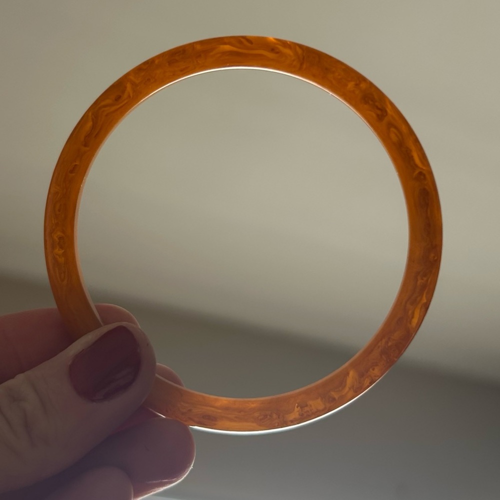 Mottled Butterscotch Bakelite Bangle - image 4